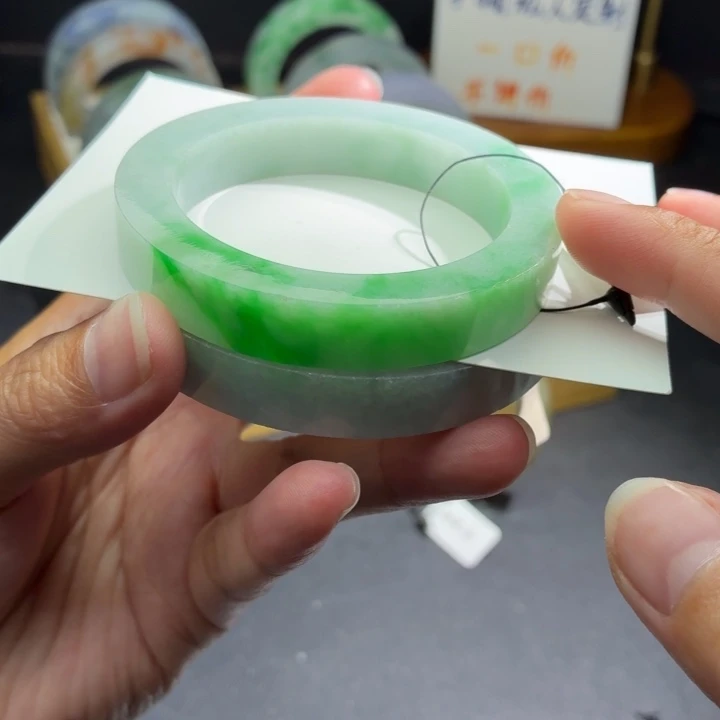 定制翡翠未镶嵌翡翠手镯