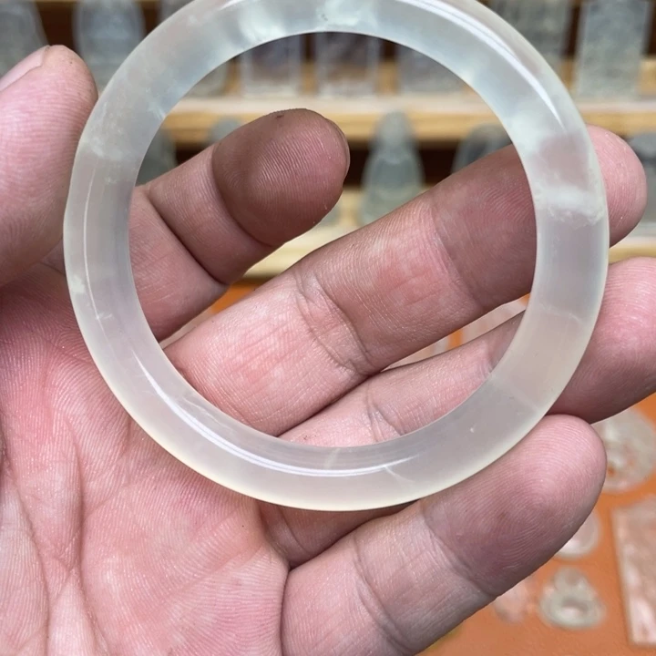 l****蛇纹石玉未镶嵌颈饰