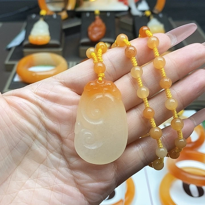 石英质玉（黄龙玉）未镶嵌吊坠