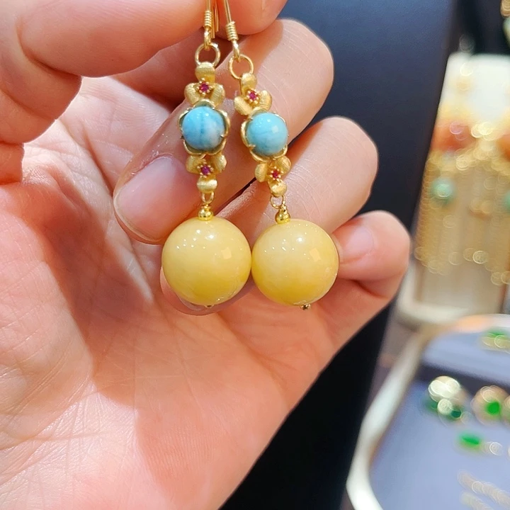 翡翠颈饰未镶嵌耳饰