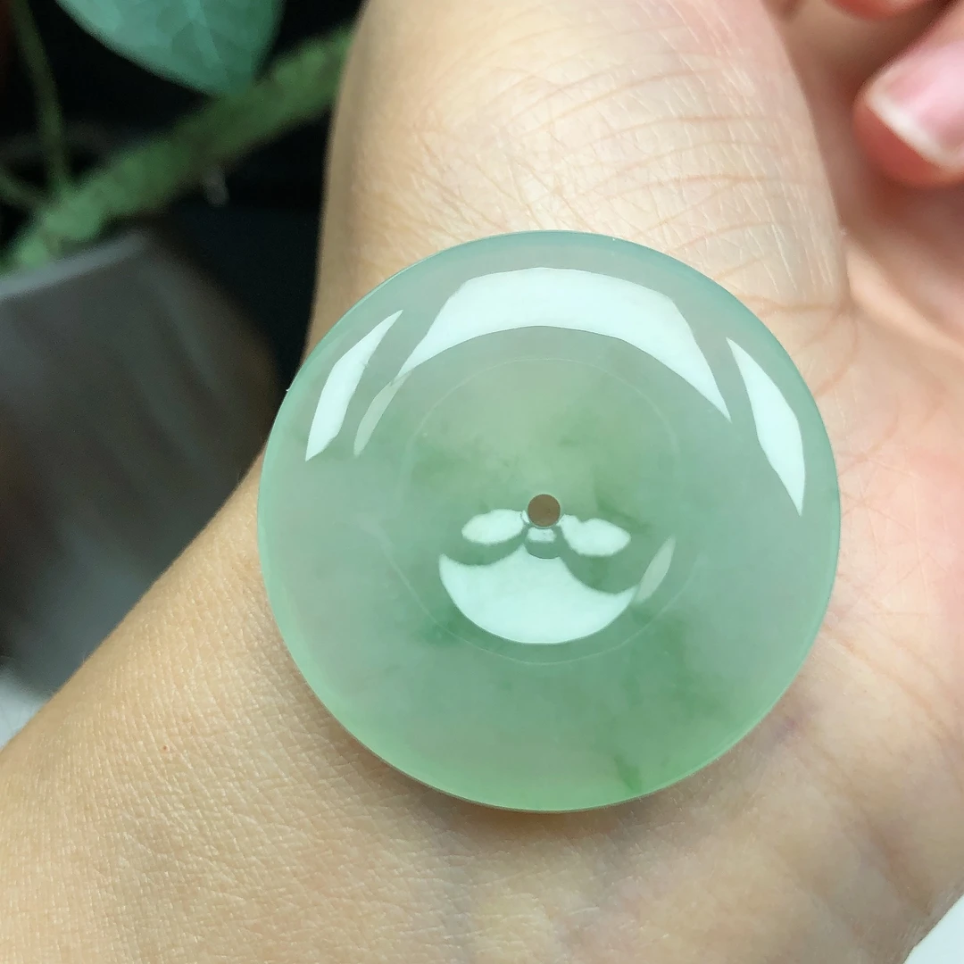 天然缅甸A货翡翠老坑冰润起胶时尚轻奢飘绿平安扣吊坠30.5*6.2