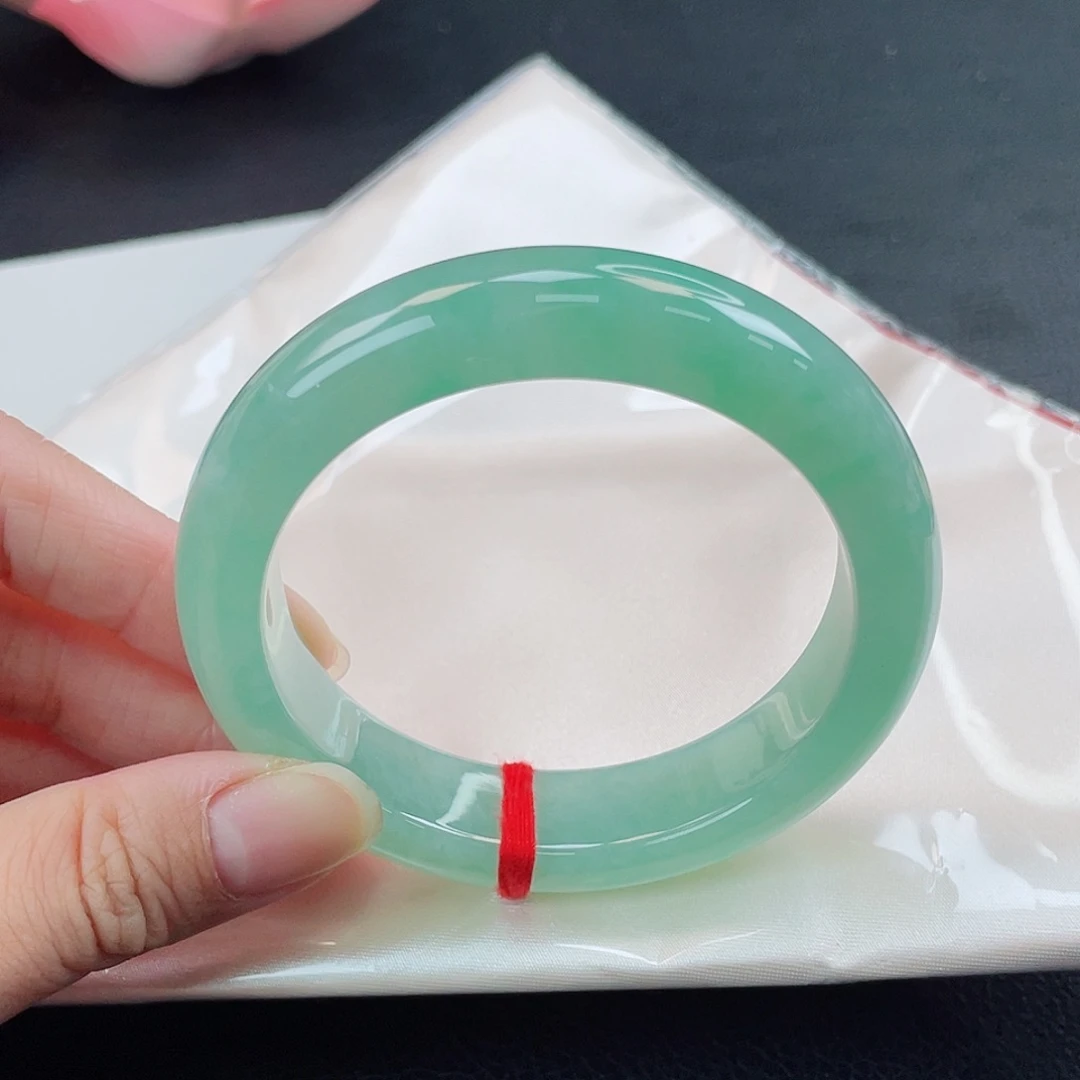 翡翠未镶嵌手镯阳绿色