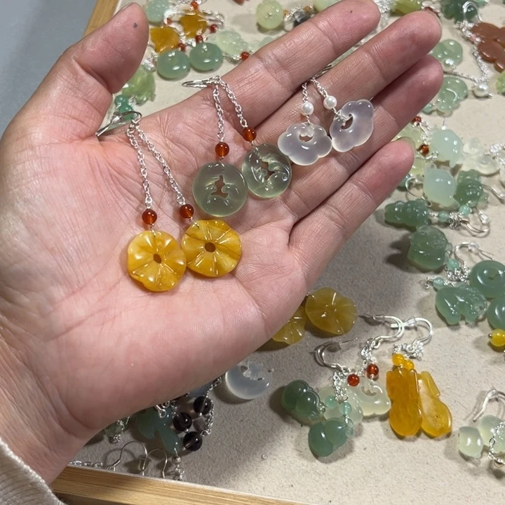 蛇纹石玉耳饰未镶嵌