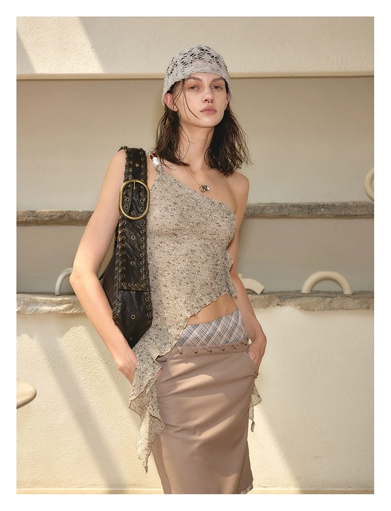 【奥莉】2025春夏：辣妹简约串珠斜肩背心拼接飘带无袖吊带6768