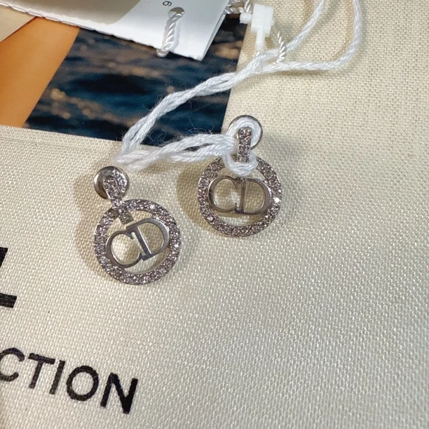 全新未使用 DIOR/迪奥 澳海贝/耳钉dior银色