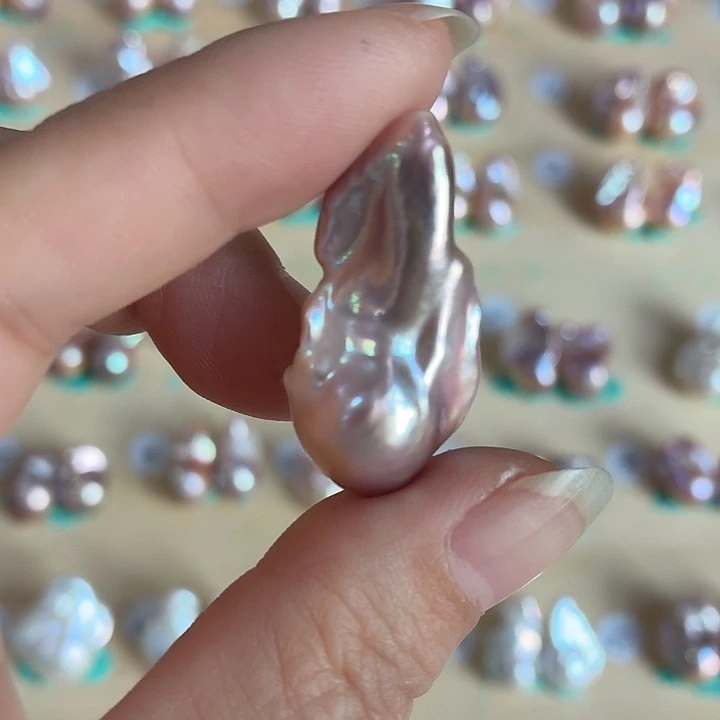 莫***亦未镶嵌淡水珍珠颈饰