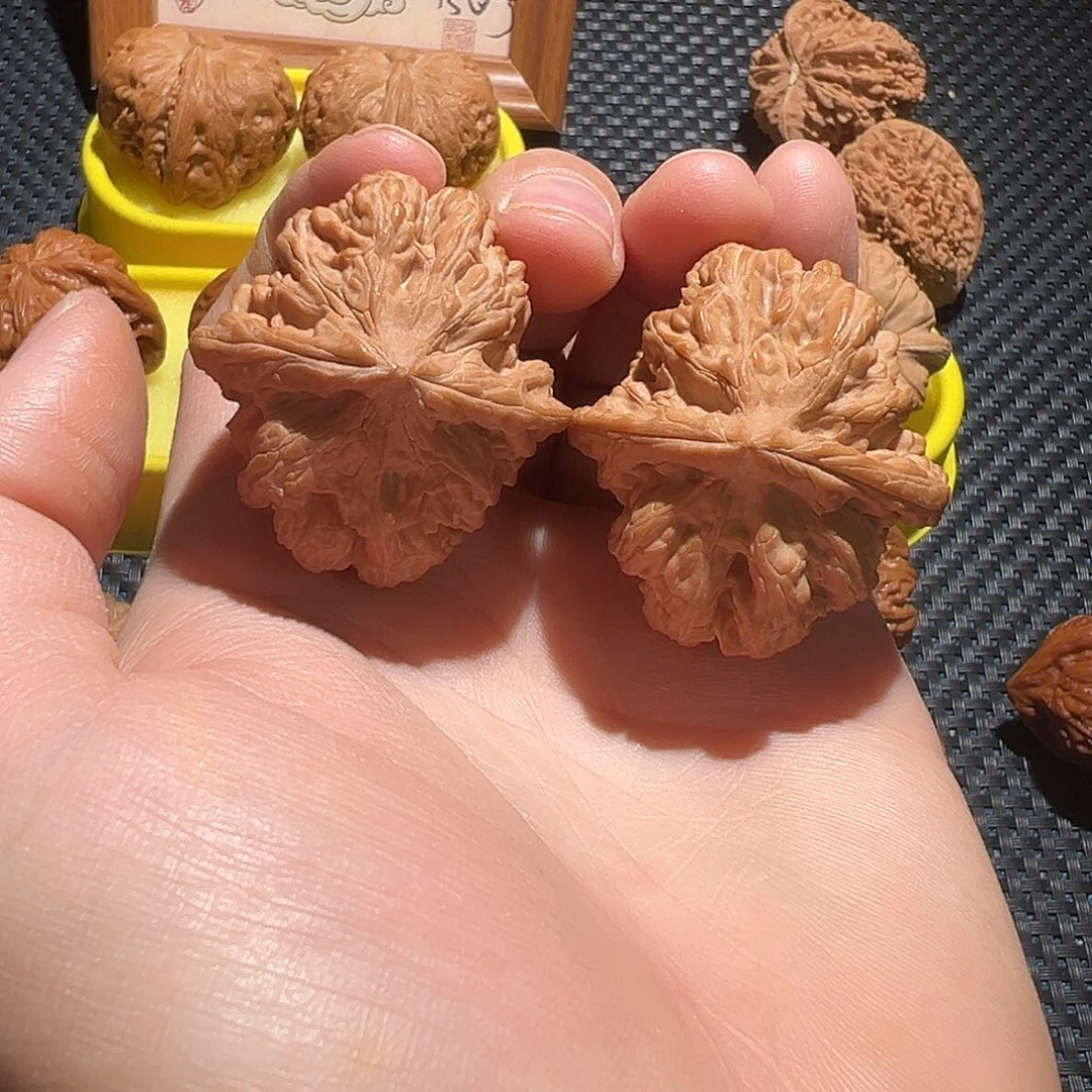 文玩核桃吊坠火山小粗筋  三羊谷