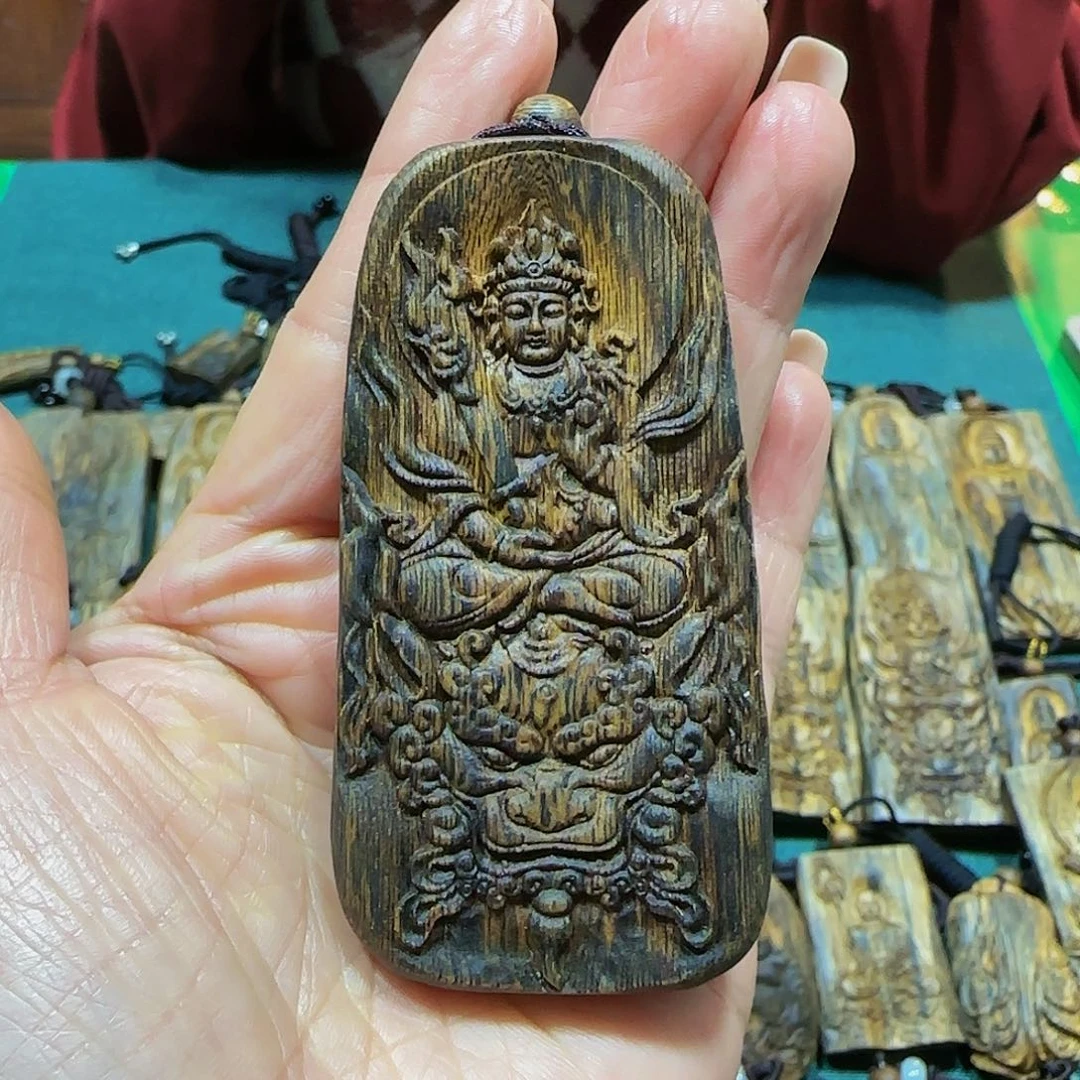 沉香吊坠海南白奇乌身老料雕刻文殊带绳17克