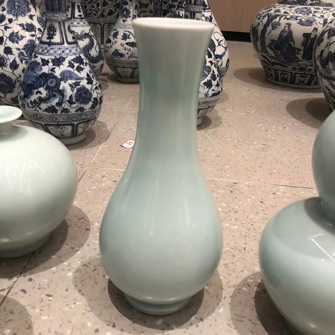 【奉旨官窑】粉青雕刻佛手小观音瓶瓶 fzgy0107