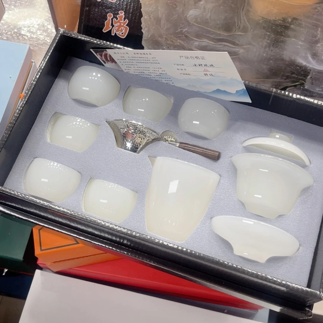 孤品茶具套装等。