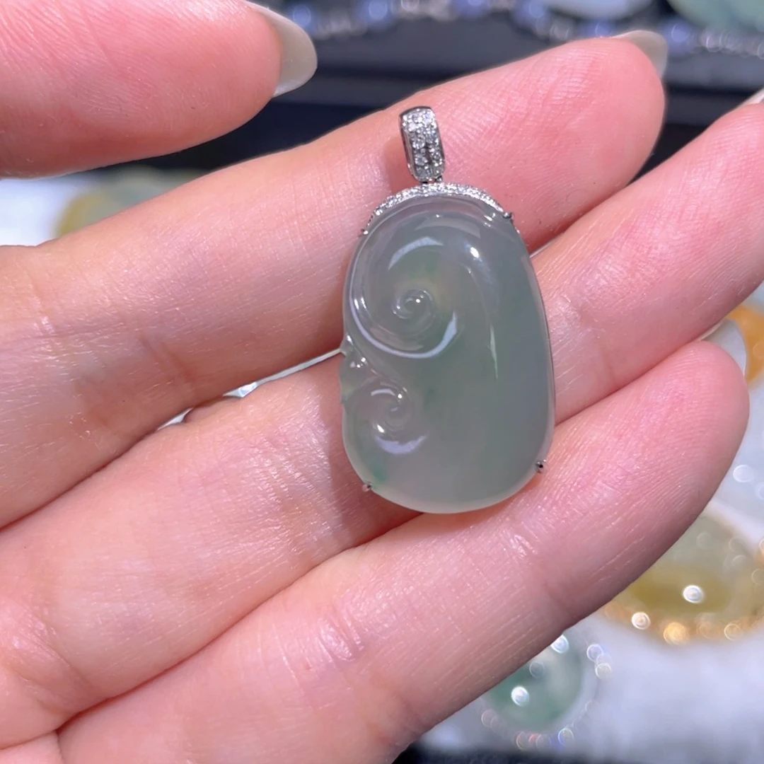 颈饰18K金镶嵌翡翠翡翠