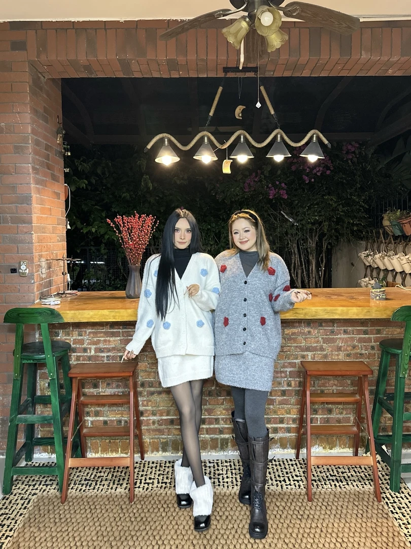 A&N   【草莓牛奶】秋冬套装女花朵设计感开衫毛衣+短裙两件套