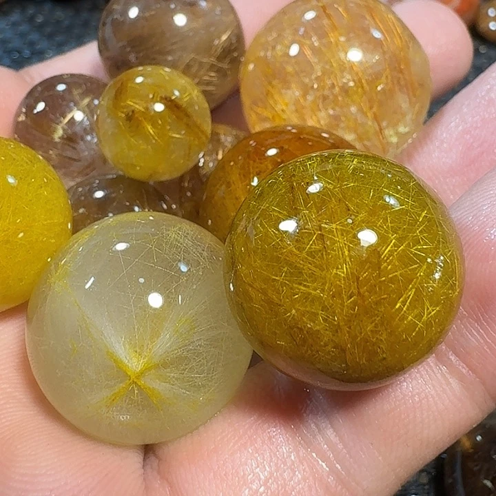 苏***馆未镶嵌颈饰水晶好