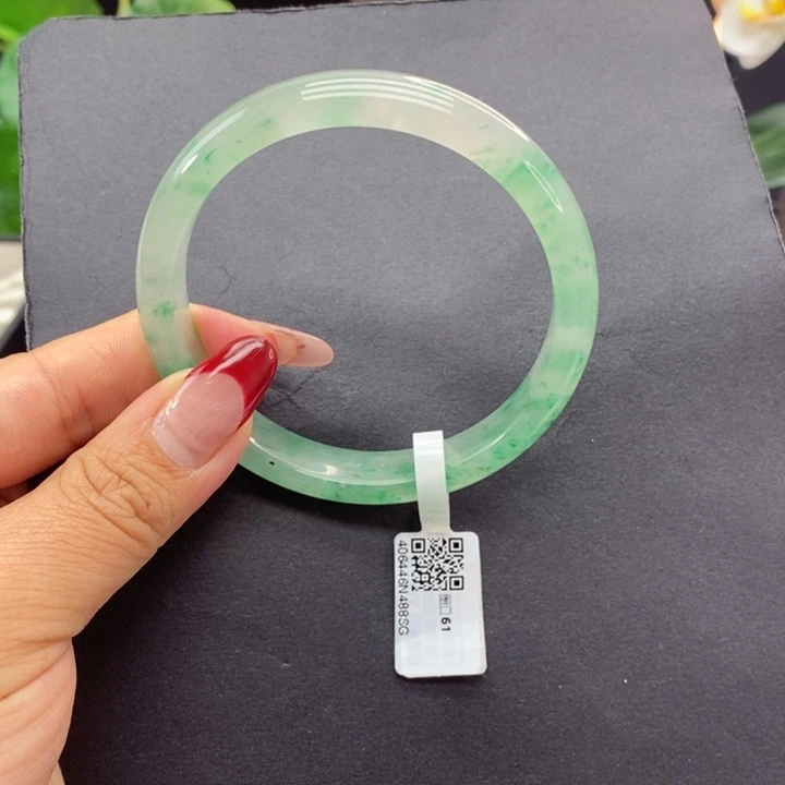 石英质玉手镯未镶嵌哈****啊