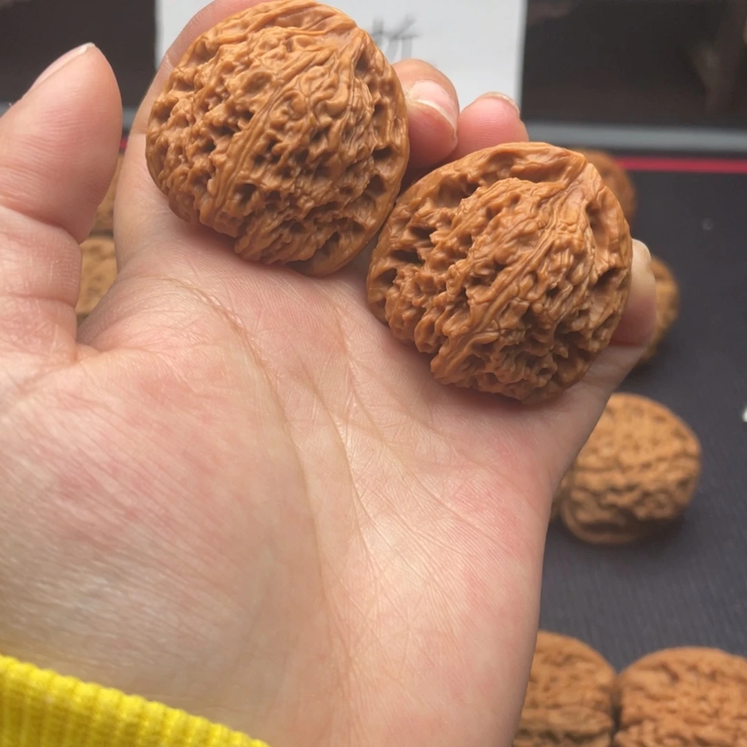 文玩核桃吊坠南疆。文玩核桃   宝