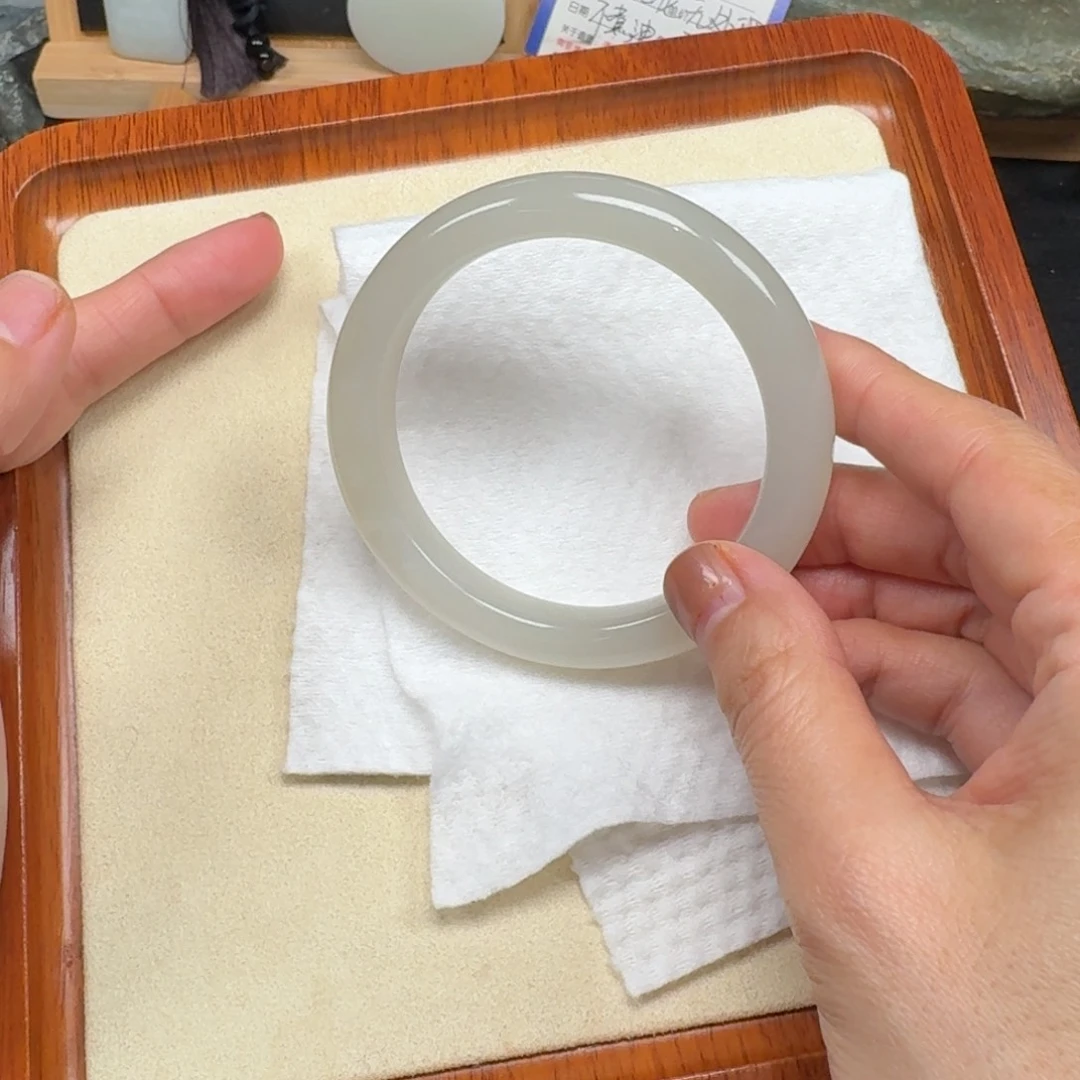 和田玉未镶嵌手镯