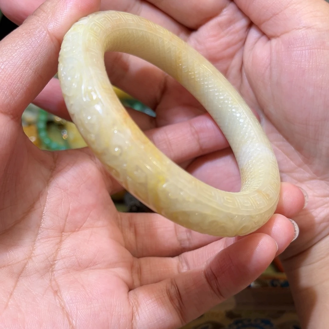 翡翠未镶嵌颈饰W****计待编织