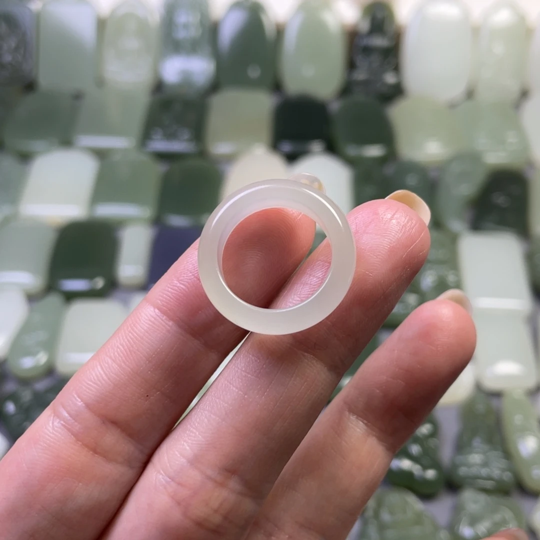 和田玉颈饰未镶嵌龙*武