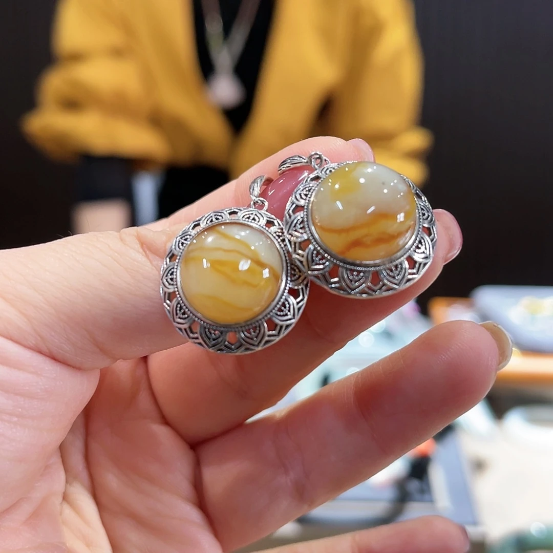 蛇纹石玉颈饰未镶嵌