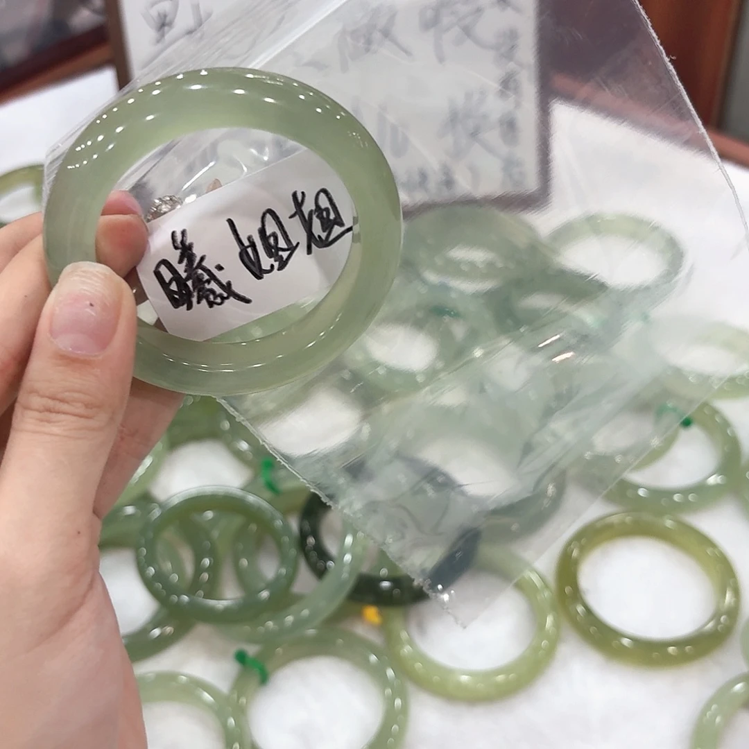 曦***姐蛇纹石玉未镶嵌手镯