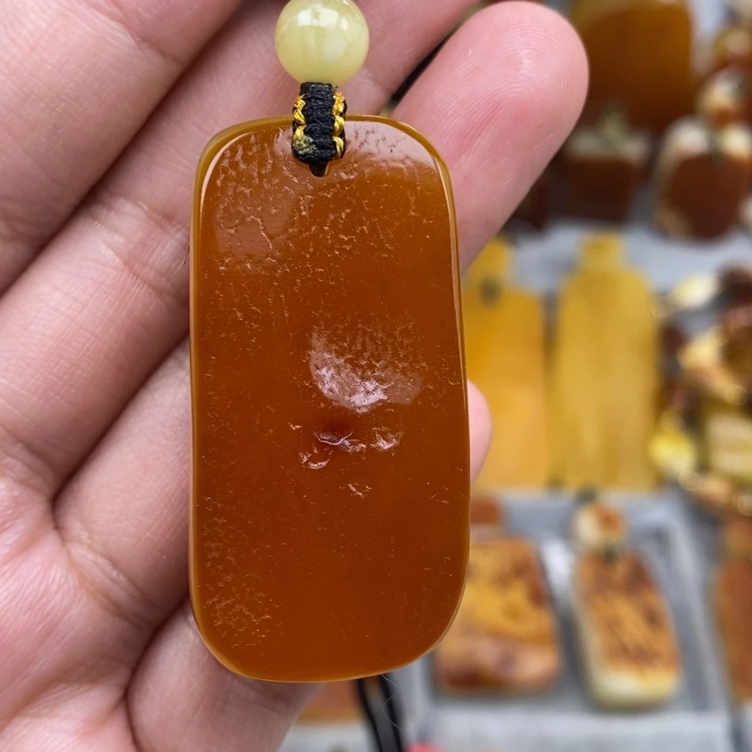 未镶嵌琥珀珠宝奇石
