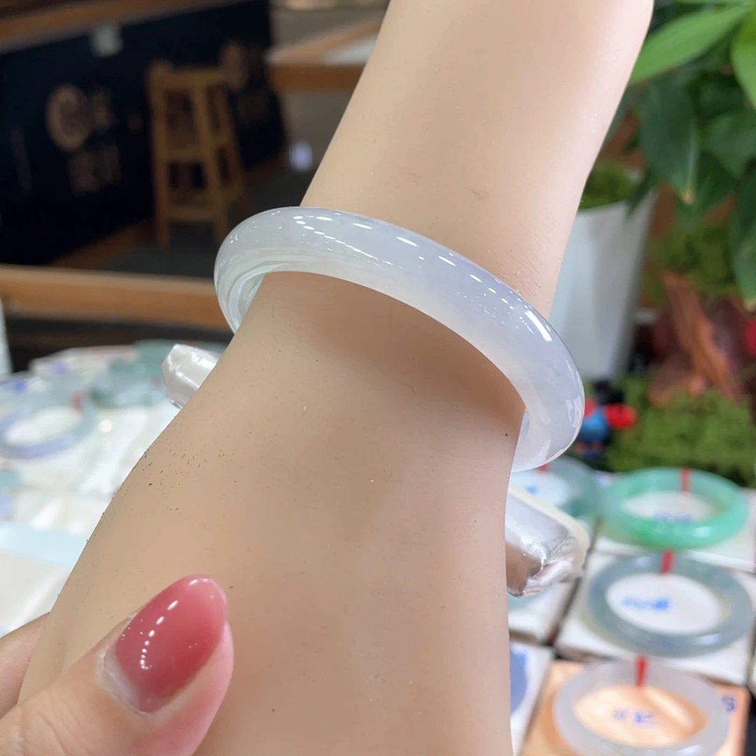翡翠未镶嵌手镯52贵妃 白冰冰种