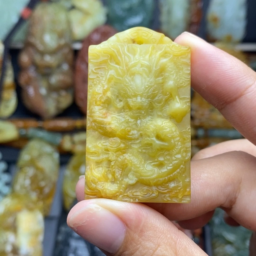 蛇纹石玉未镶嵌颈饰留