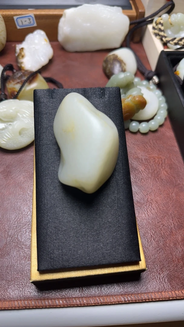 和田玉光白籽原石100克