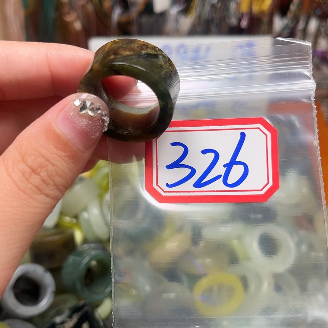 逸***未镶嵌蛇纹石玉珠宝奇石