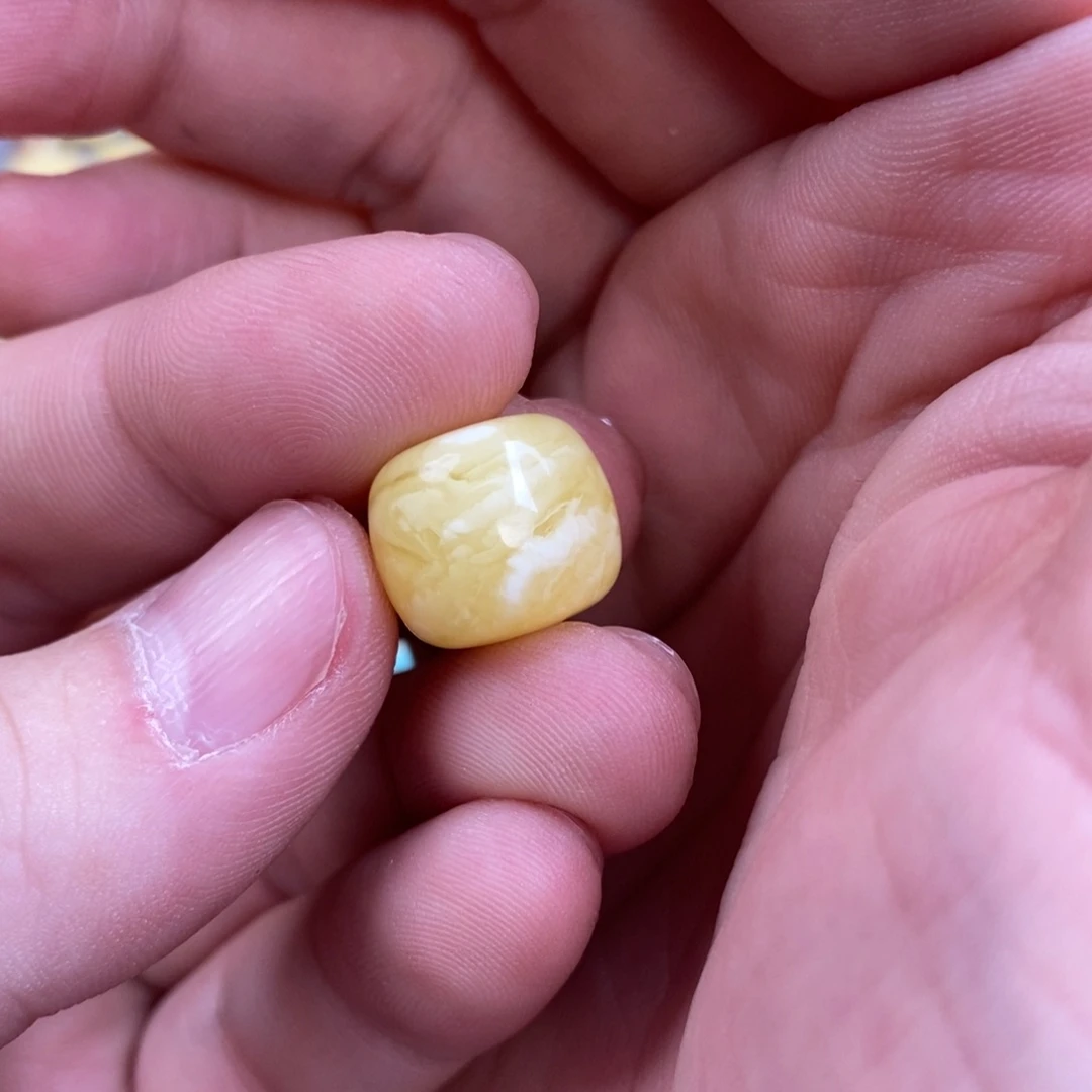 蜜蜡裸石未镶嵌狐**牛配饰