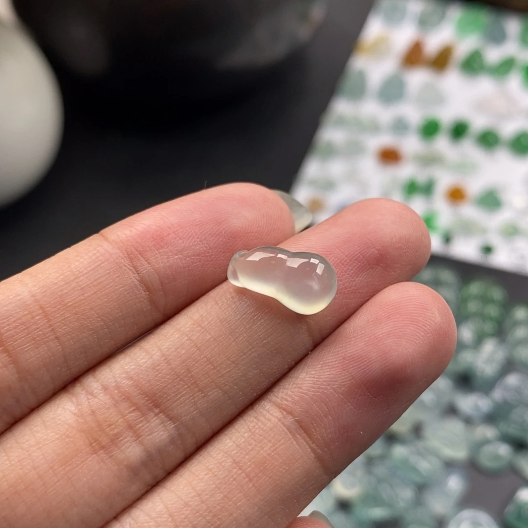 翡翠裸石冰胶晴底随形葫芦