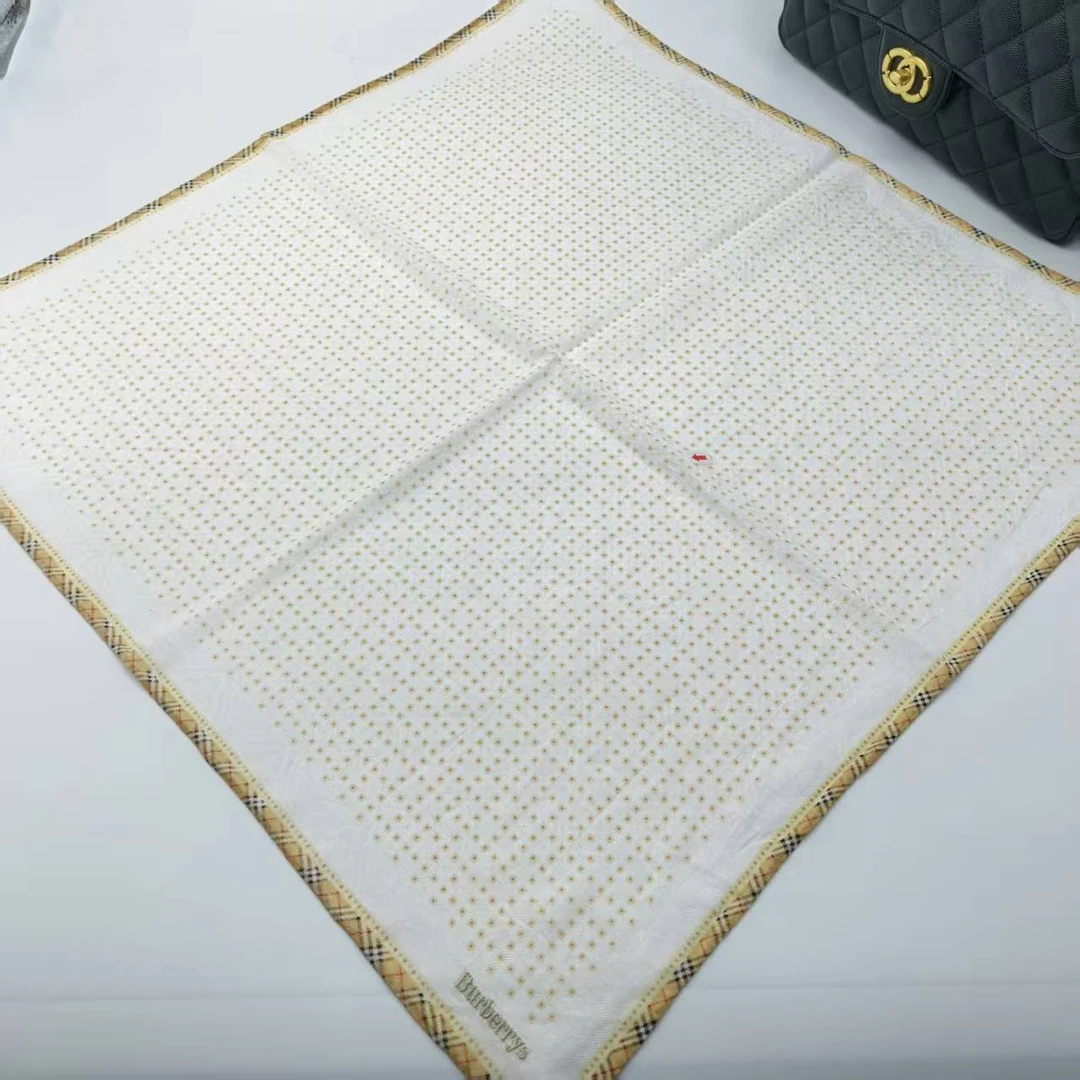 95新 BURBERRY/博柏利 海囤/巴宝莉/丝巾微瑕/yy08666