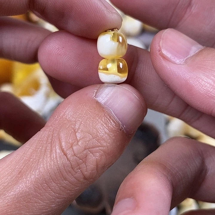 琥珀裸石未镶嵌我