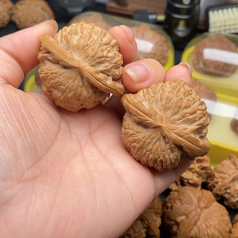 【闪购商品】桃核把件白狮子头48