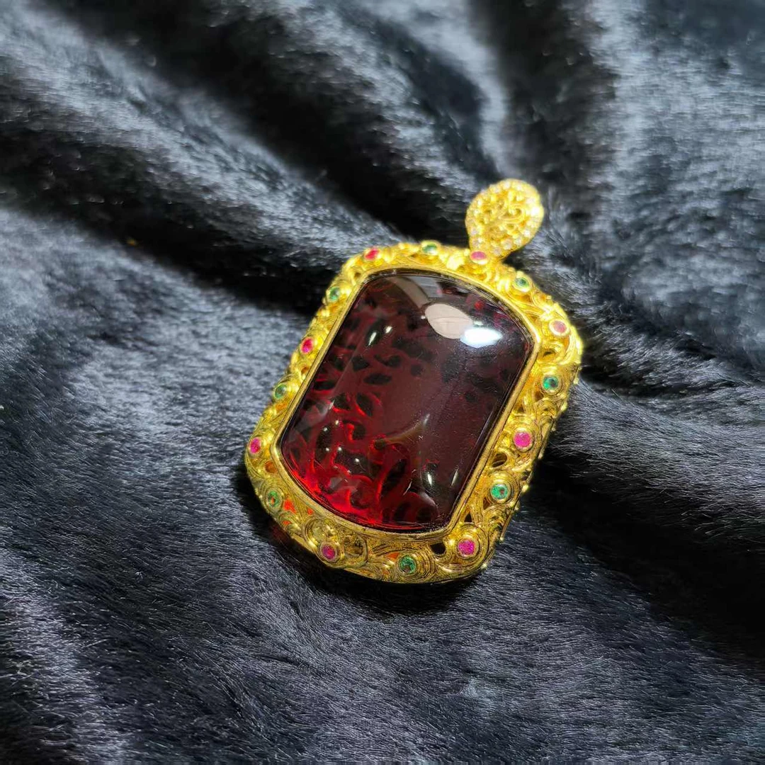 MT2790-【百百福珠宝】暗红桖灵參珀 琥珀无事牌吊坠-配麻花链