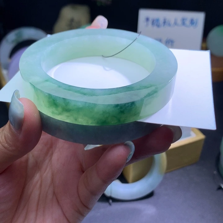 定制翡翠未镶嵌翡翠手镯