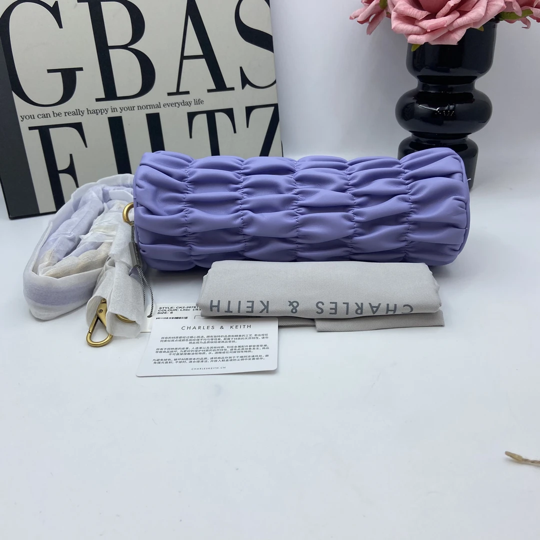 99新 CHARLES & KEITH ck 18435 斜挎包