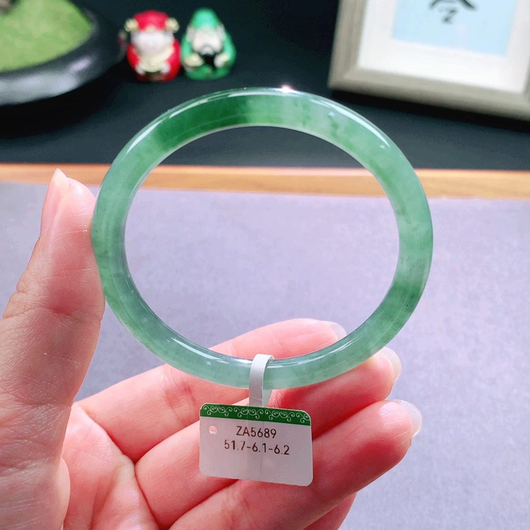 翡翠手镯未镶嵌天然翡翠手镯