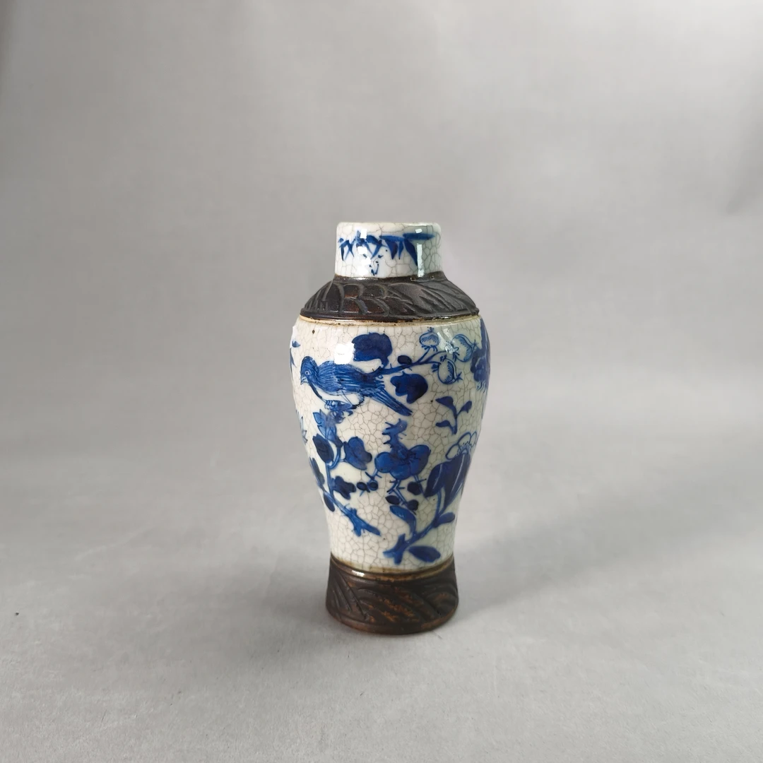 25072251清光绪哥釉青花花卉纹收腹瓶 高18cm A02053