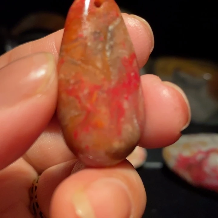 昌化鸡血石品质佳挂件