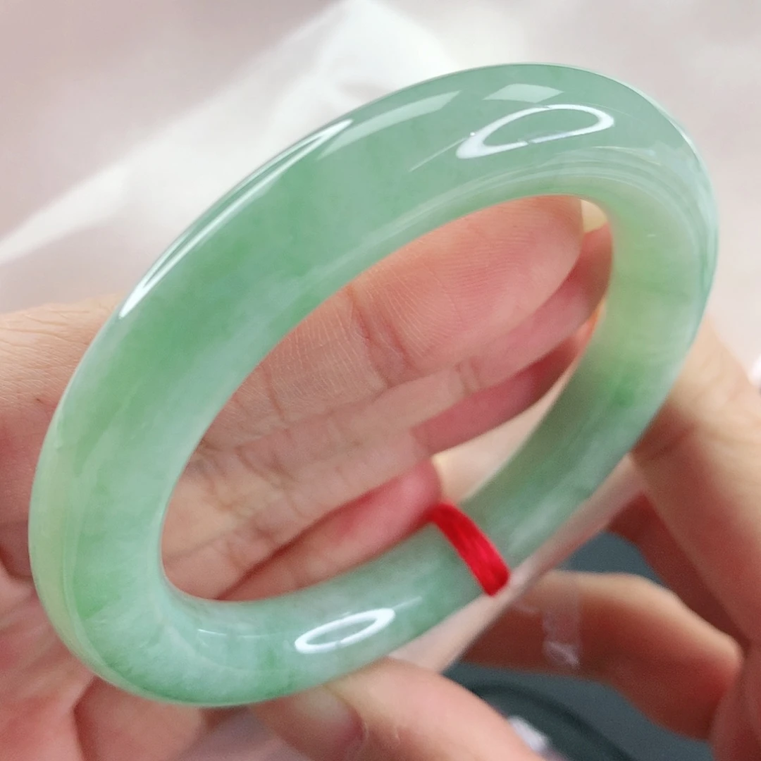 翡翠手镯未镶嵌，