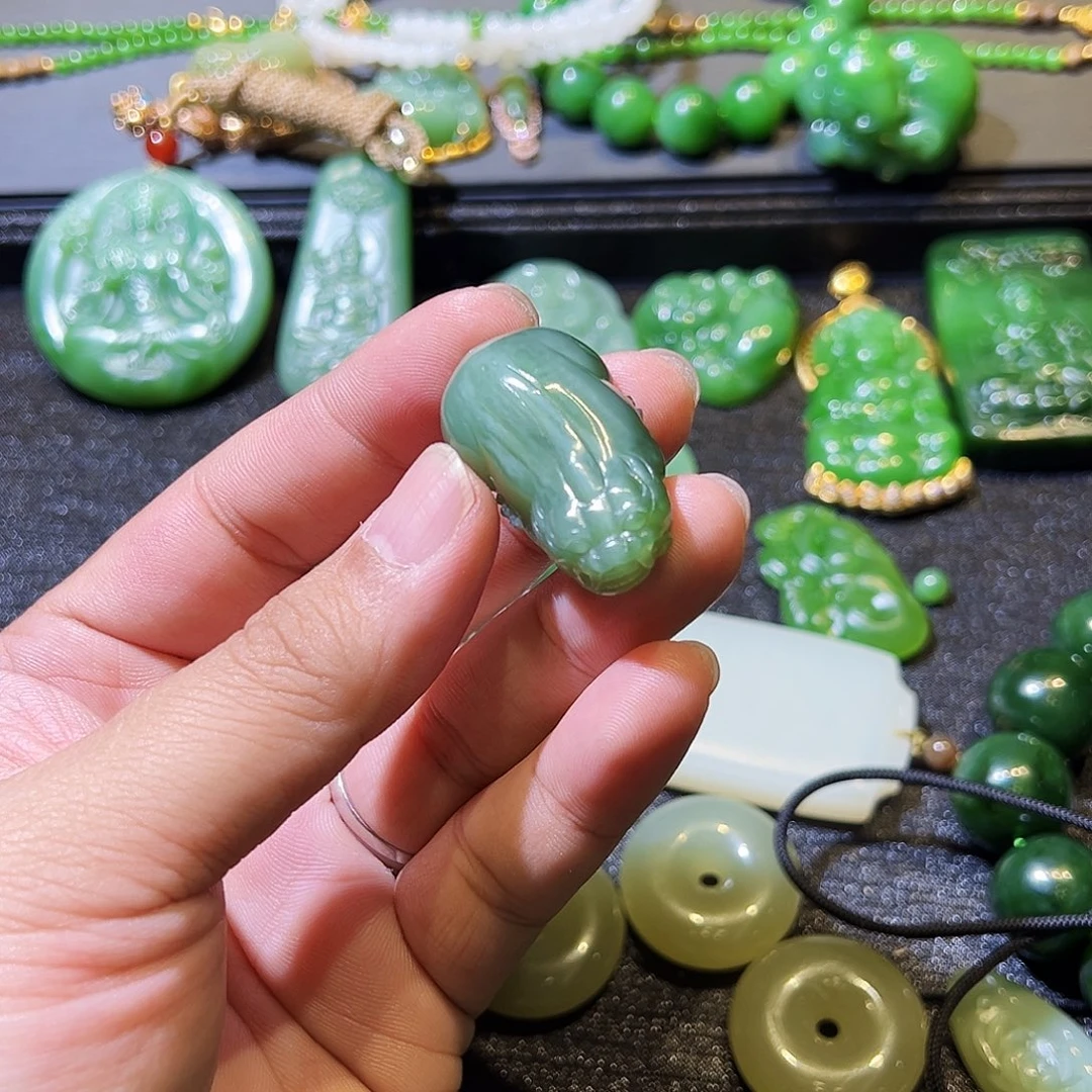 和田玉未镶嵌颈饰