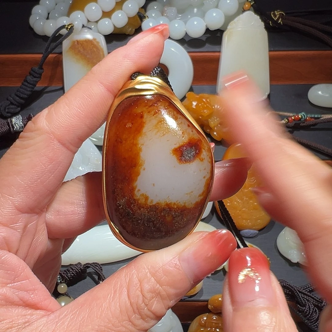 和田玉18K金镶嵌颈饰