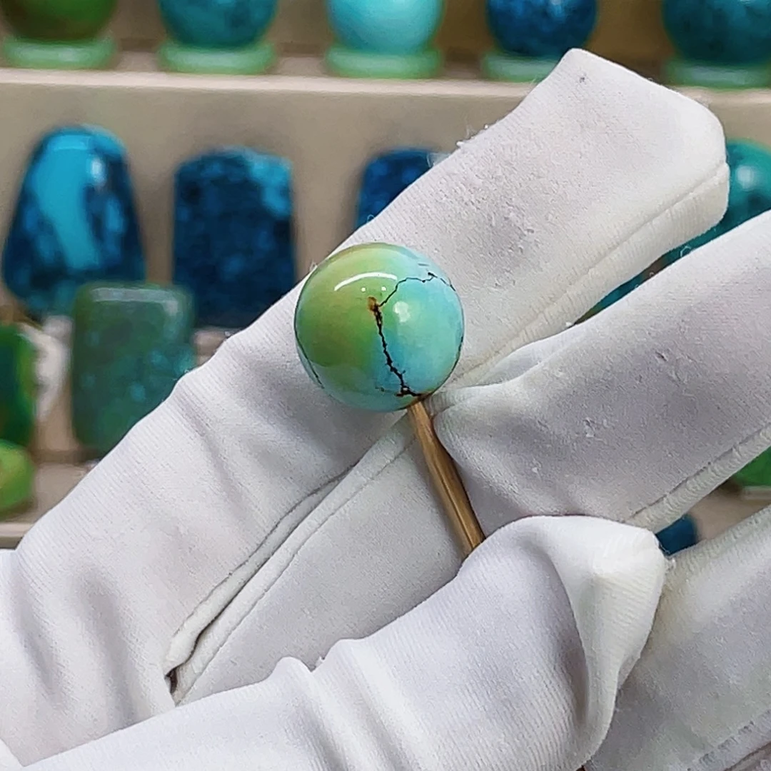 绿松石未镶嵌颈饰