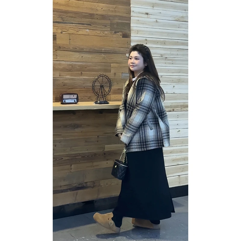 秋冬新款大码女韩式时尚气质高级感收腰加厚格子开衫短外套上衣