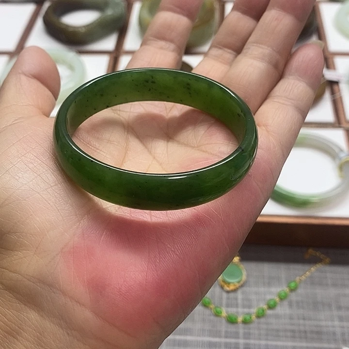 和田玉未镶嵌手镯