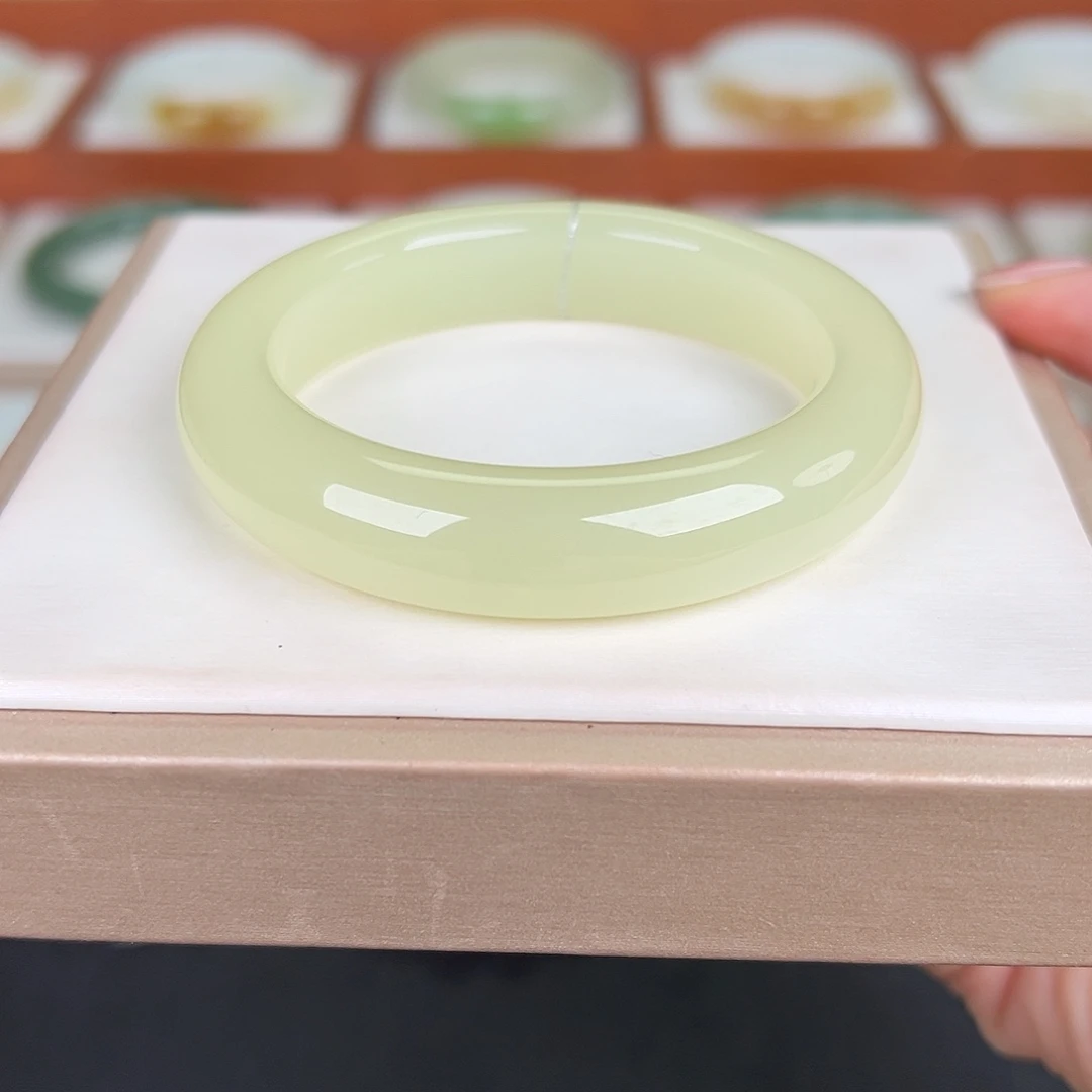 和田玉未镶嵌手镯和田玉黄口手镯