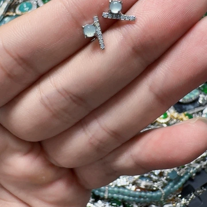 翡翠未镶嵌颈饰天然A货翡翠放漏