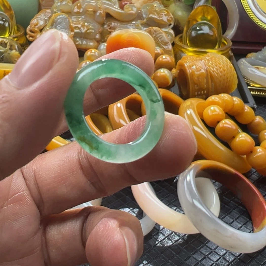 石英质玉未镶嵌颈饰