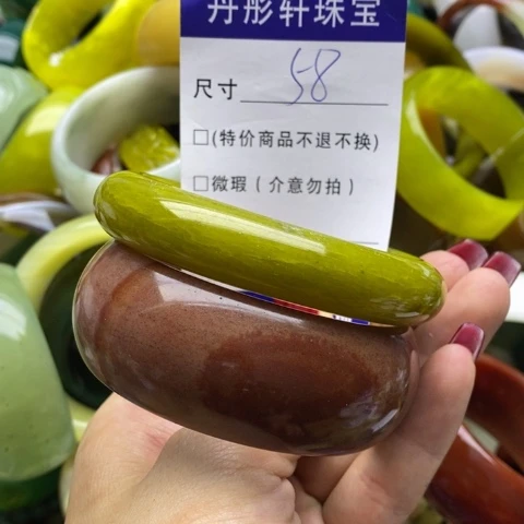 蛇纹石玉手镯未镶嵌